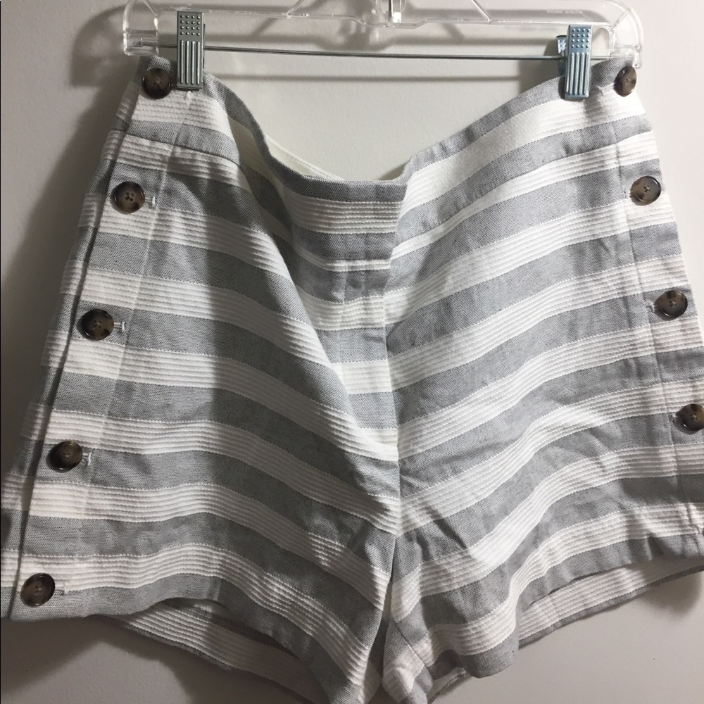 Black & Cream LOFT Buttoned Shorts (NWT)
